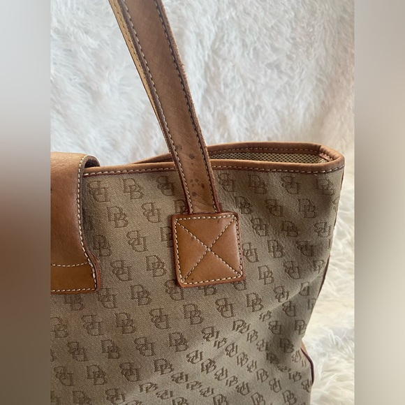 Dooney & Bourke Signature DB Tan Brown Shoulder Shoulder And Coin Purse - Picture 6 of 15
